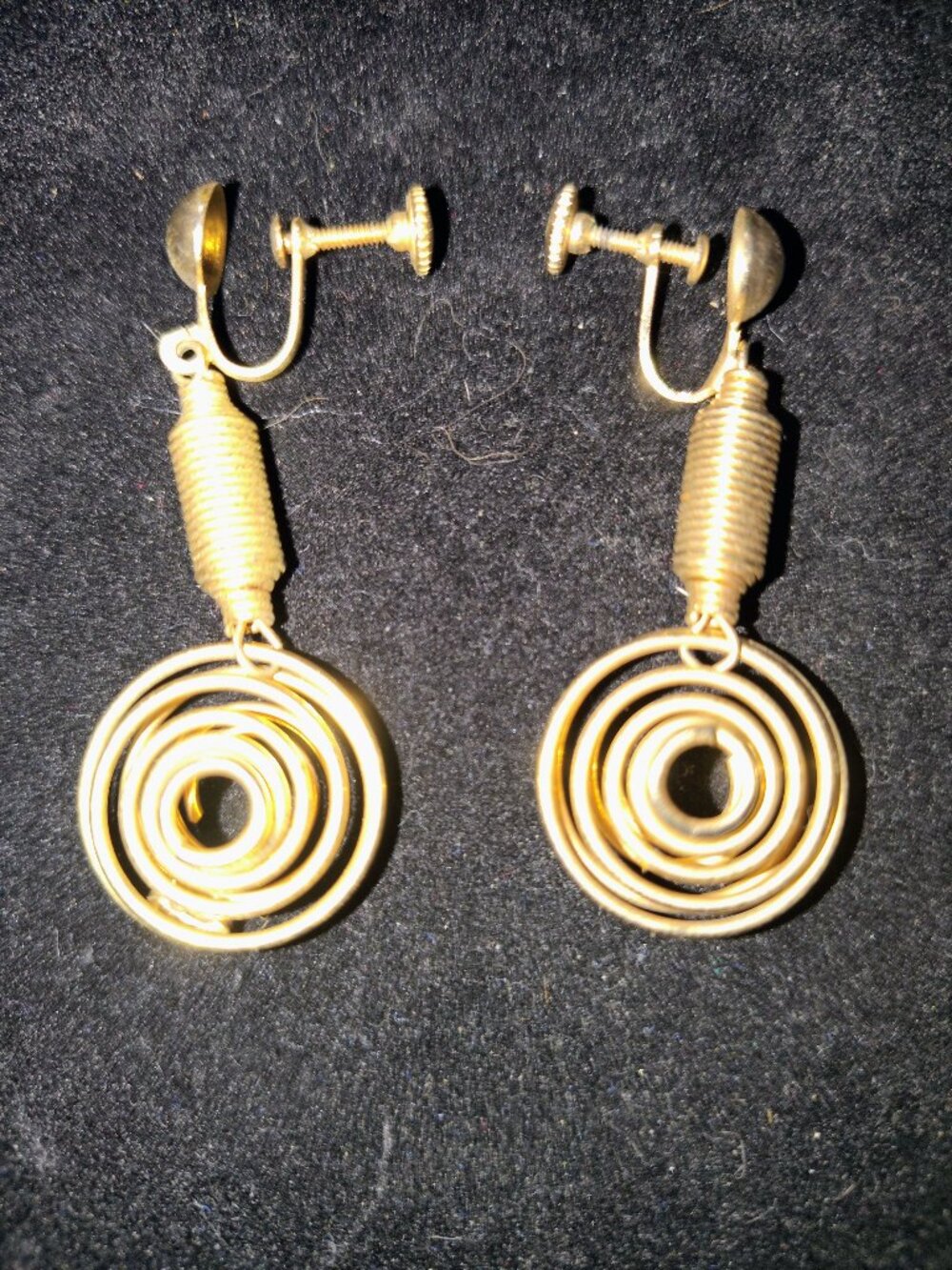 Vintage Mid‑Century Gold‑Tone Spiral Dangle Earrings – Screw‑Back – 1950s/1960s